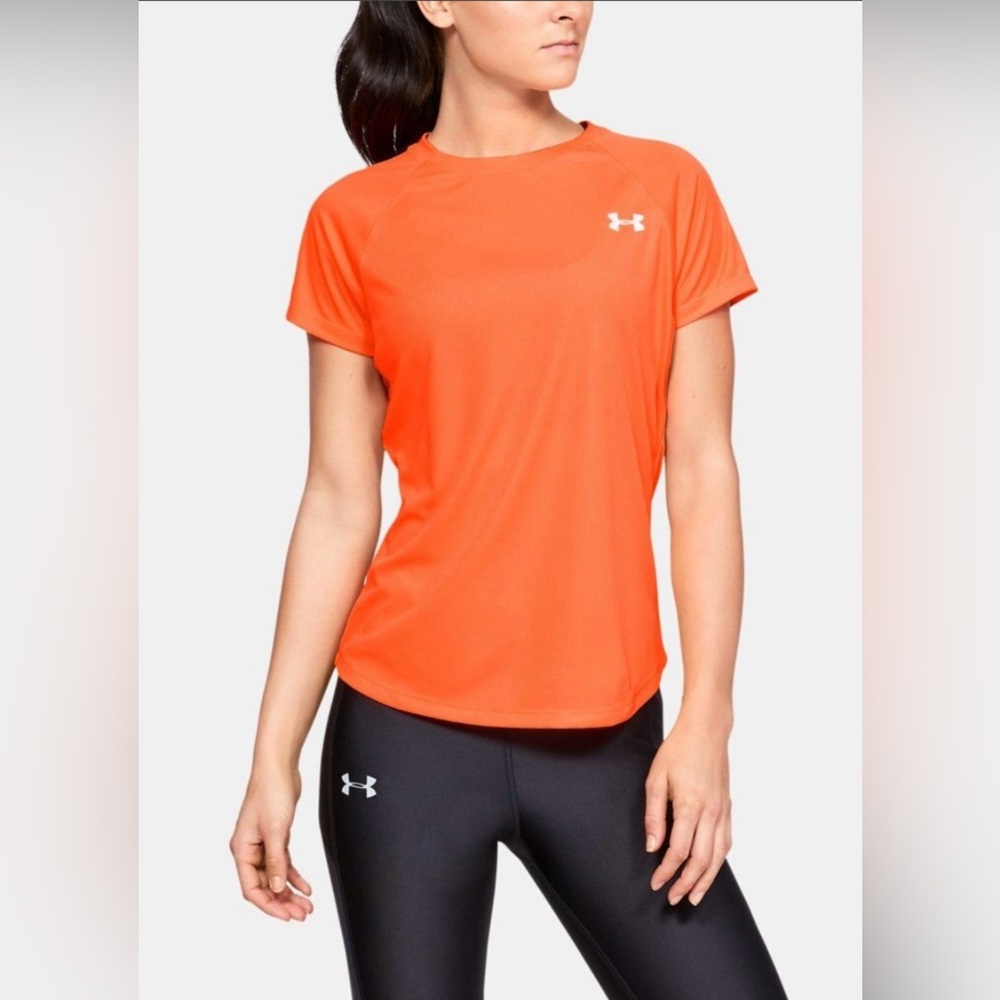 NWOT UNDER ARMOUR SEMI- FITTED HEAT GEAR TOP ….216